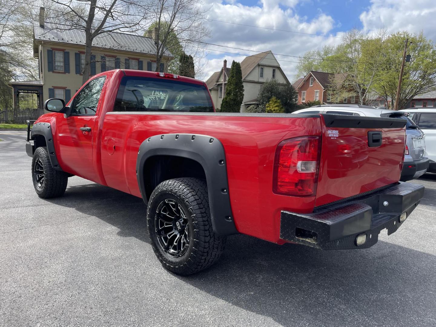 2011 Chevrolet Silverado 1500 Reg Cab 4WD (1GCNKPE01BZ) with an 5.3L V8 OHV 16V FFV engine, 4-Speed Automatic transmission, located at 101 N. Main Street, Muncy, PA, 17756, (570) 546-5462, 41.207691, -76.785942 - Photo#2