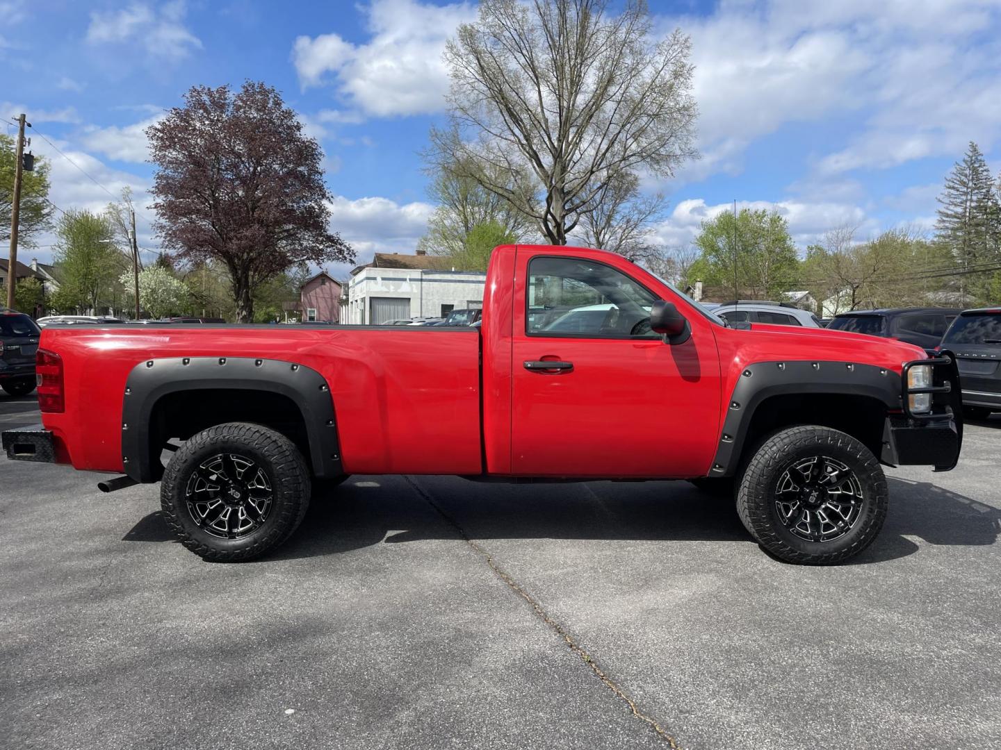 2011 Chevrolet Silverado 1500 Reg Cab 4WD (1GCNKPE01BZ) with an 5.3L V8 OHV 16V FFV engine, 4-Speed Automatic transmission, located at 101 N. Main Street, Muncy, PA, 17756, (570) 546-5462, 41.207691, -76.785942 - Photo#5