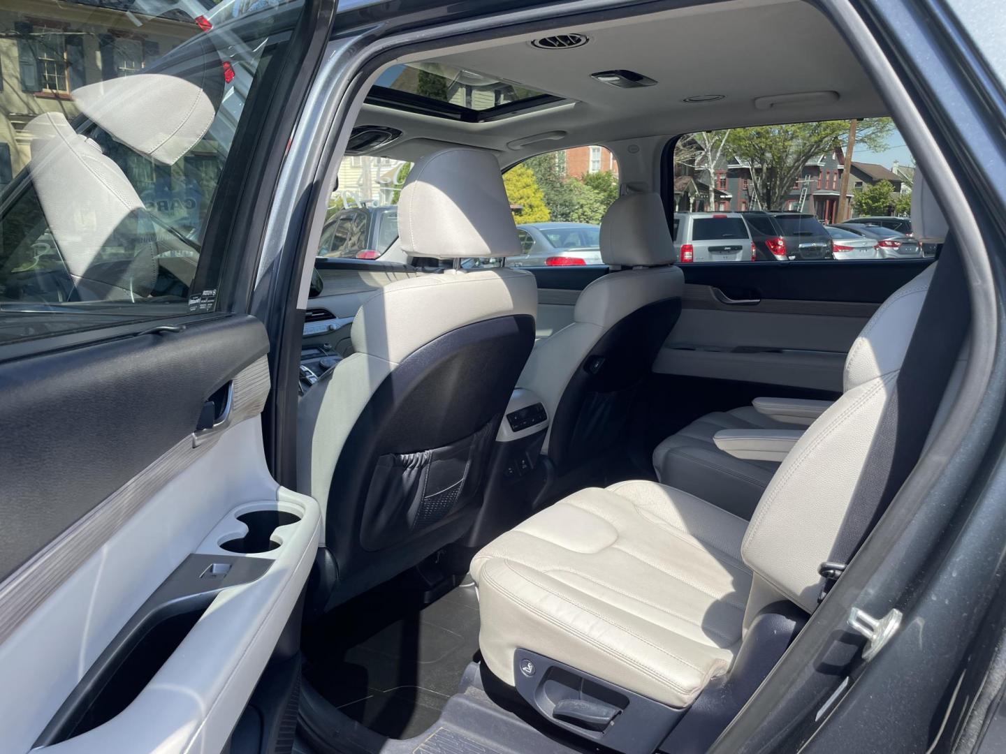 2021 Hyundai Palisade SEL AWD (KM8R4DHEXMU) with an 3.8L V6 DOHC 24V engine, 8A transmission, located at 101 N. Main Street, Muncy, PA, 17756, (570) 546-5462, 41.207691, -76.785942 - Photo#9