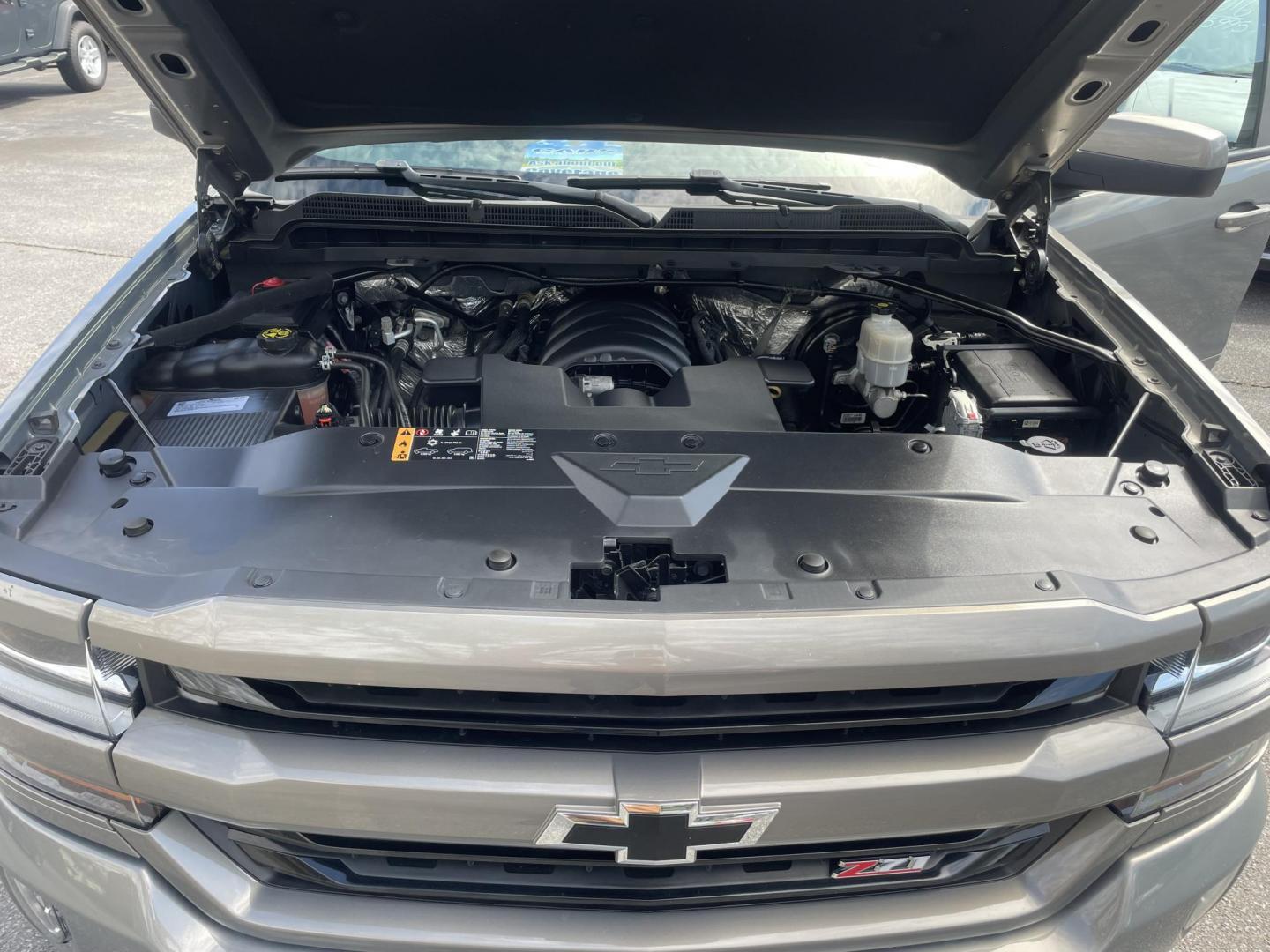 2017 Chevrolet Silverado 1500 LT Crew Cab 4WD (3GCUKREC1HG) with an 5.3L V8 OHV 16V engine, 6A transmission, located at 101 N. Main Street, Muncy, PA, 17756, (570) 546-5462, 41.207691, -76.785942 - Photo#10