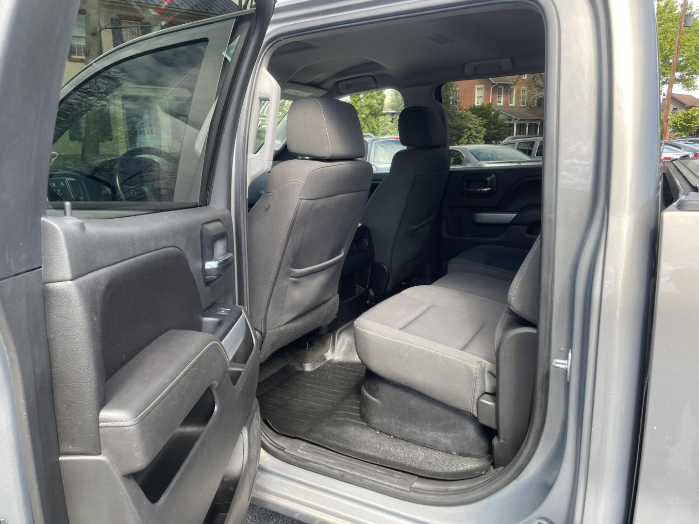 2017 Chevrolet Silverado 1500 LT Crew Cab 4WD (3GCUKREC1HG) with an 5.3L V8 OHV 16V engine, 6A transmission, located at 101 N. Main Street, Muncy, PA, 17756, (570) 546-5462, 41.207691, -76.785942 - Photo#8