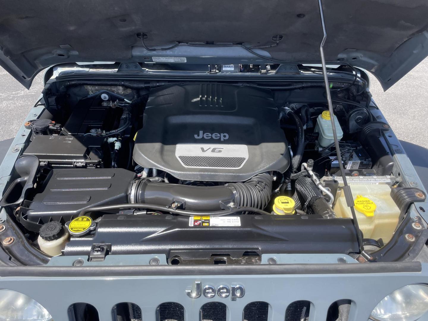 2014 Jeep Wrangler Unlimited Rubicon 4WD (1C4BJWFG8EL) with an 3.6L V6 DOHC 24V FFV engine, 6 Speed Manual transmission, located at 101 N. Main Street, Muncy, PA, 17756, (570) 546-5462, 41.207691, -76.785942 - Photo#9