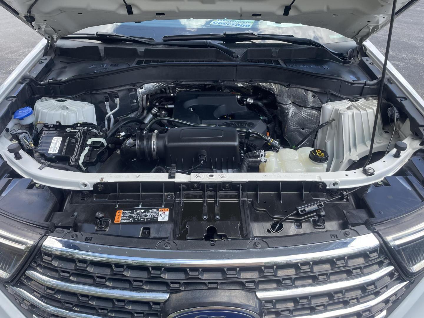 2020 White /black Ford Explorer XLT AWD (1FMSK8DH3LG) with an 2.3L L4 DOHC 16V engine, 10A transmission, located at 101 N. Main Street, Muncy, PA, 17756, (570) 546-5462, 41.207691, -76.785942 - Photo#10