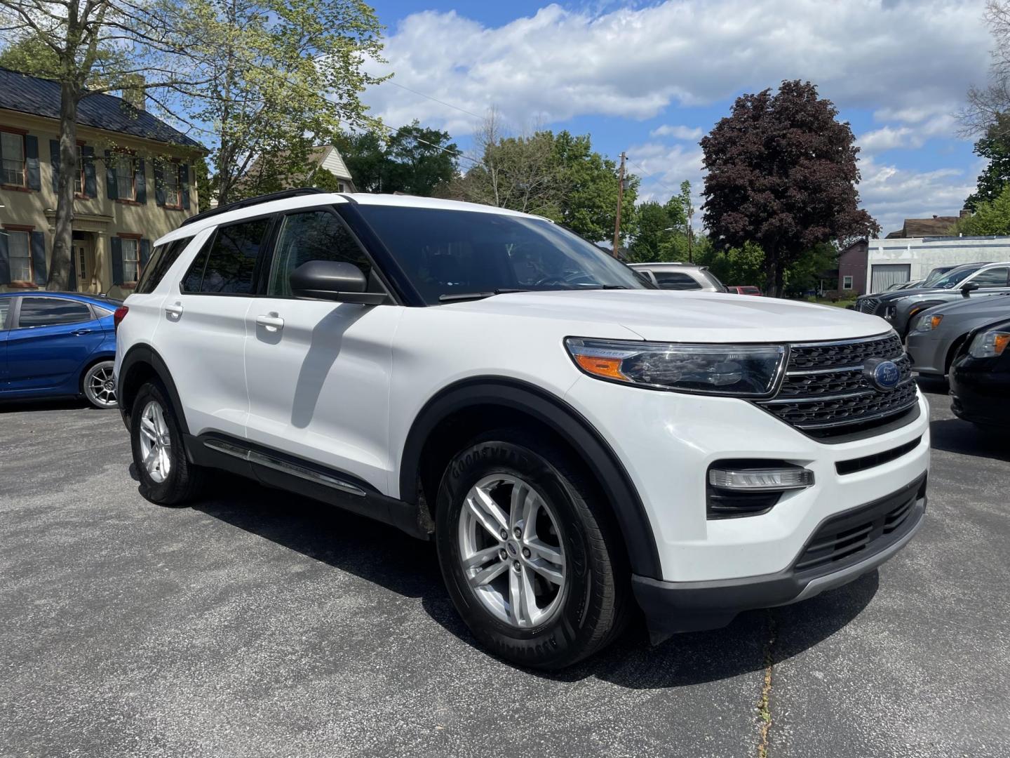 2020 White /black Ford Explorer XLT AWD (1FMSK8DH3LG) with an 2.3L L4 DOHC 16V engine, 10A transmission, located at 101 N. Main Street, Muncy, PA, 17756, (570) 546-5462, 41.207691, -76.785942 - Photo#1