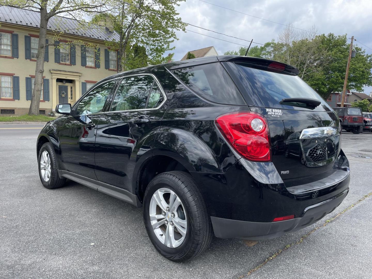 2014 Chevrolet Equinox LS AWD (2GNFLEEK2E6) with an 2.4L L4 DOHC 16V FFV engine, 6-Speed Automatic transmission, located at 101 N. Main Street, Muncy, PA, 17756, (570) 546-5462, 41.207691, -76.785942 - Photo#3