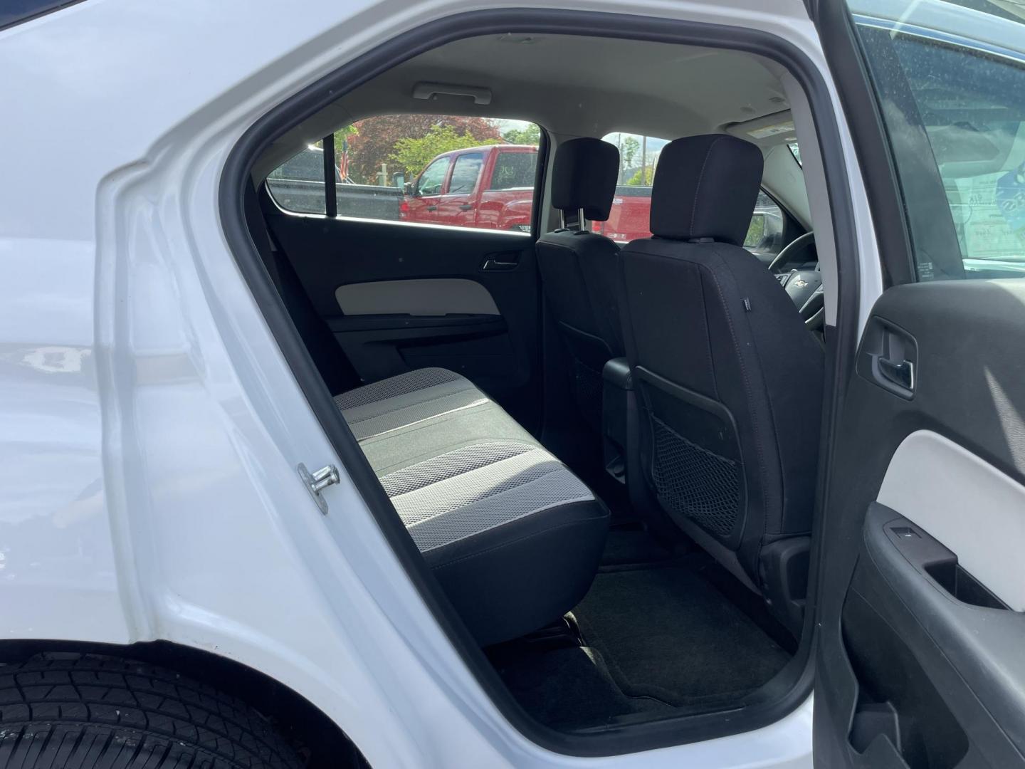 2017 White Chevrolet Equinox LS AWD (2GNFLEEK0H6) with an 2.4L L4 DOHC 16V FFV engine, 6A transmission, located at 101 N. Main Street, Muncy, PA, 17756, (570) 546-5462, 41.207691, -76.785942 - Photo#7