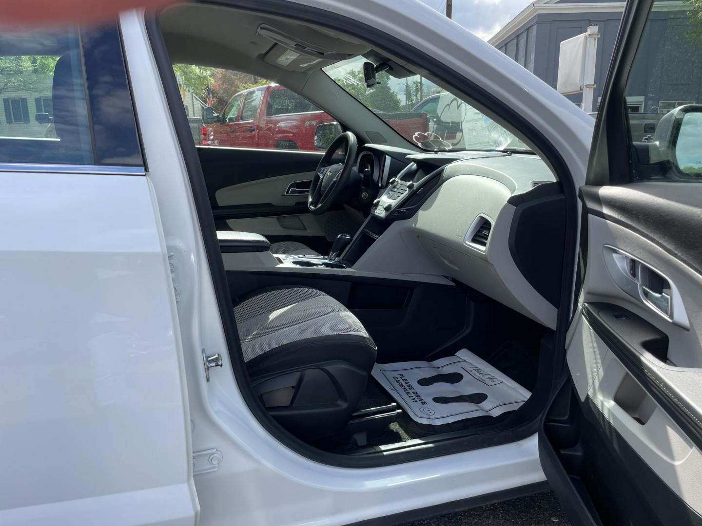 2017 White Chevrolet Equinox LS AWD (2GNFLEEK0H6) with an 2.4L L4 DOHC 16V FFV engine, 6A transmission, located at 101 N. Main Street, Muncy, PA, 17756, (570) 546-5462, 41.207691, -76.785942 - Photo#5