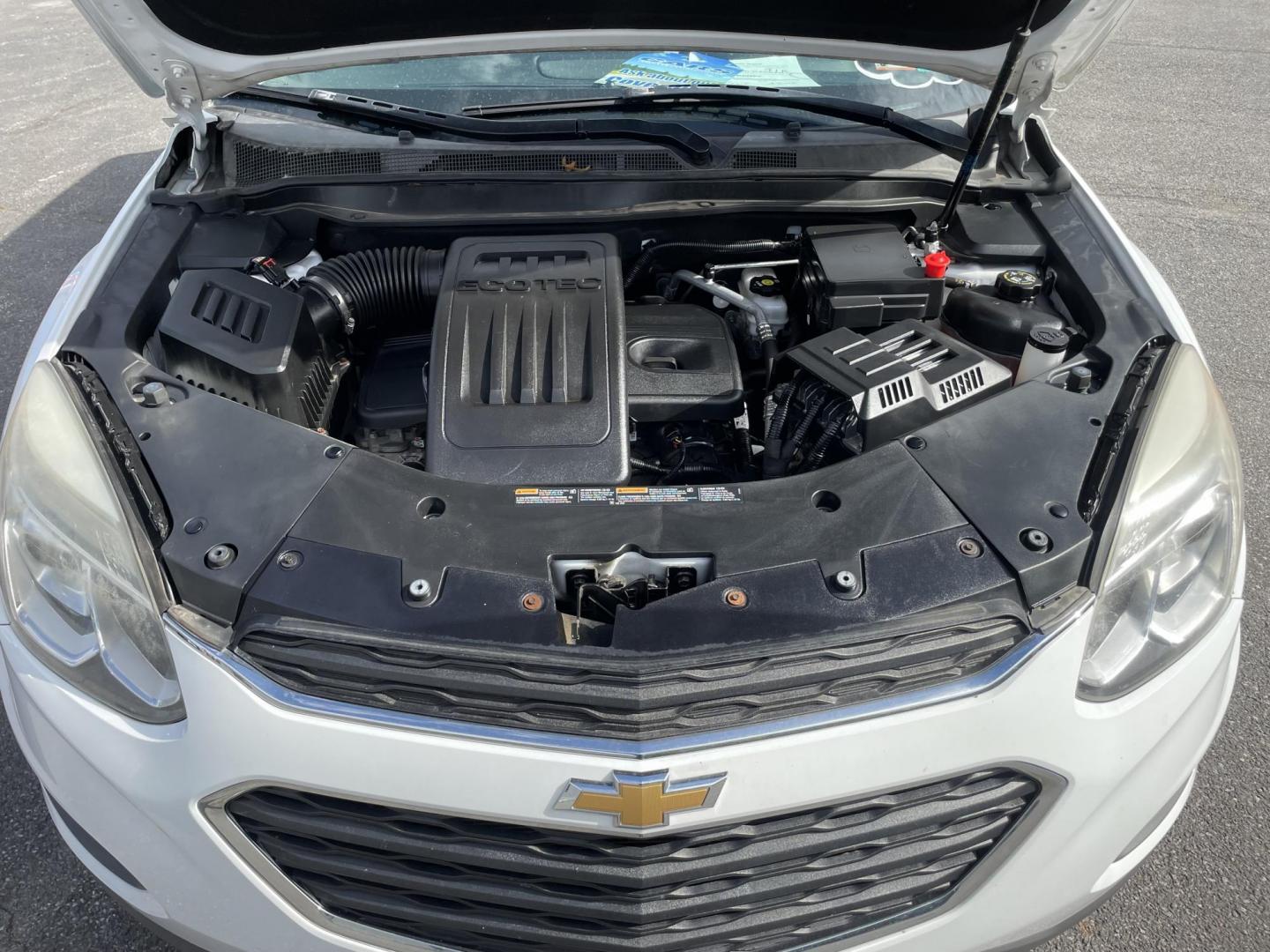 2017 White Chevrolet Equinox LS AWD (2GNFLEEK0H6) with an 2.4L L4 DOHC 16V FFV engine, 6A transmission, located at 101 N. Main Street, Muncy, PA, 17756, (570) 546-5462, 41.207691, -76.785942 - Photo#9