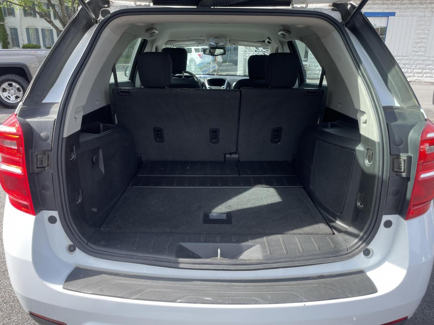 2017 White Chevrolet Equinox LS AWD (2GNFLEEK0H6) with an 2.4L L4 DOHC 16V FFV engine, 6A transmission, located at 101 N. Main Street, Muncy, PA, 17756, (570) 546-5462, 41.207691, -76.785942 - Photo#8