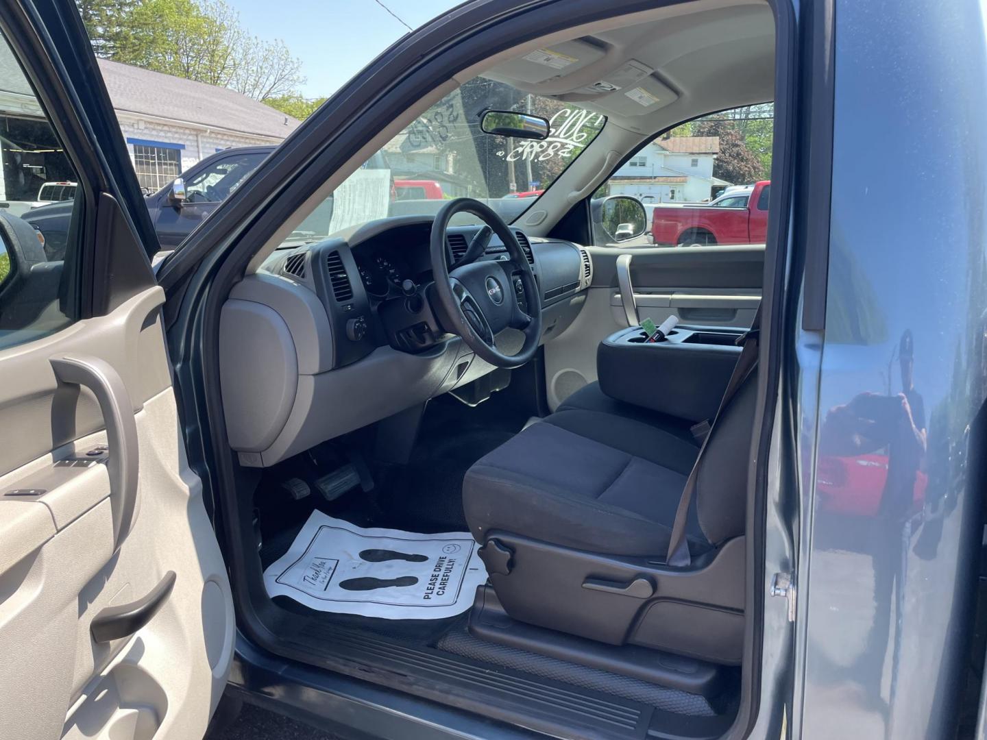 2012 GMC Sierra 1500 Work Truck Long Box 2WD (1GTN1TEA7CZ) with an 4.8L V8 OHV 16V engine, 4-Speed Automatic transmission, located at 101 N. Main Street, Muncy, PA, 17756, (570) 546-5462, 41.207691, -76.785942 - Photo#4