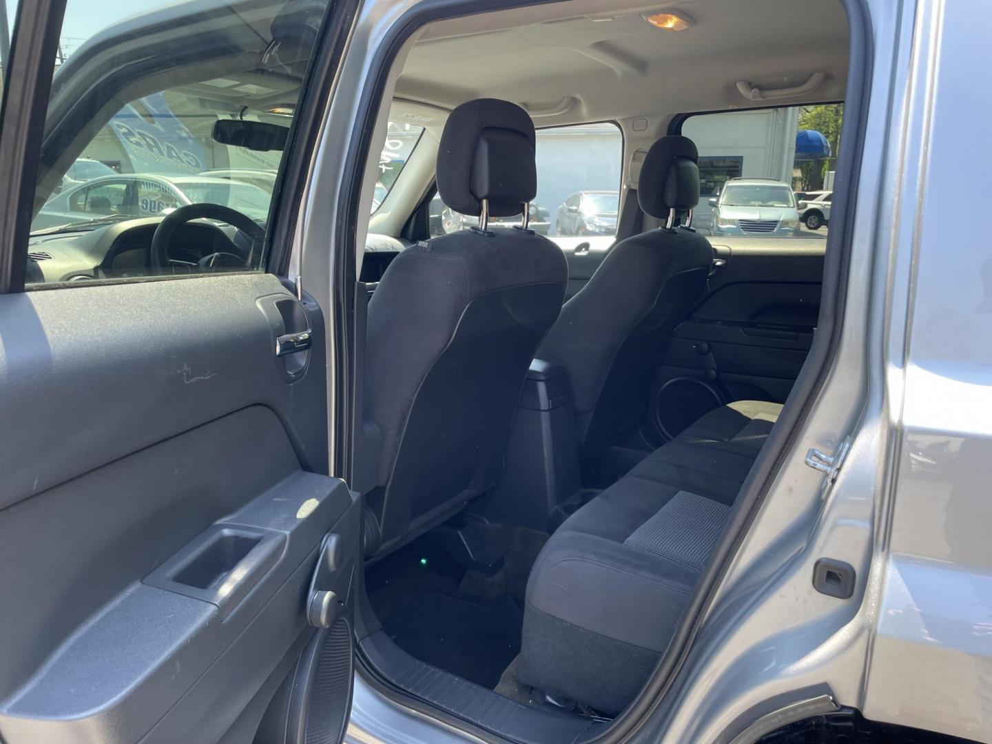2016 Jeep Patriot Sport 4WD (1C4NJRBBXGD) with an 2.4L L4 DOHC 16V engine, Manual transmission, located at 101 N. Main Street, Muncy, PA, 17756, (570) 546-5462, 41.207691, -76.785942 - Photo#5