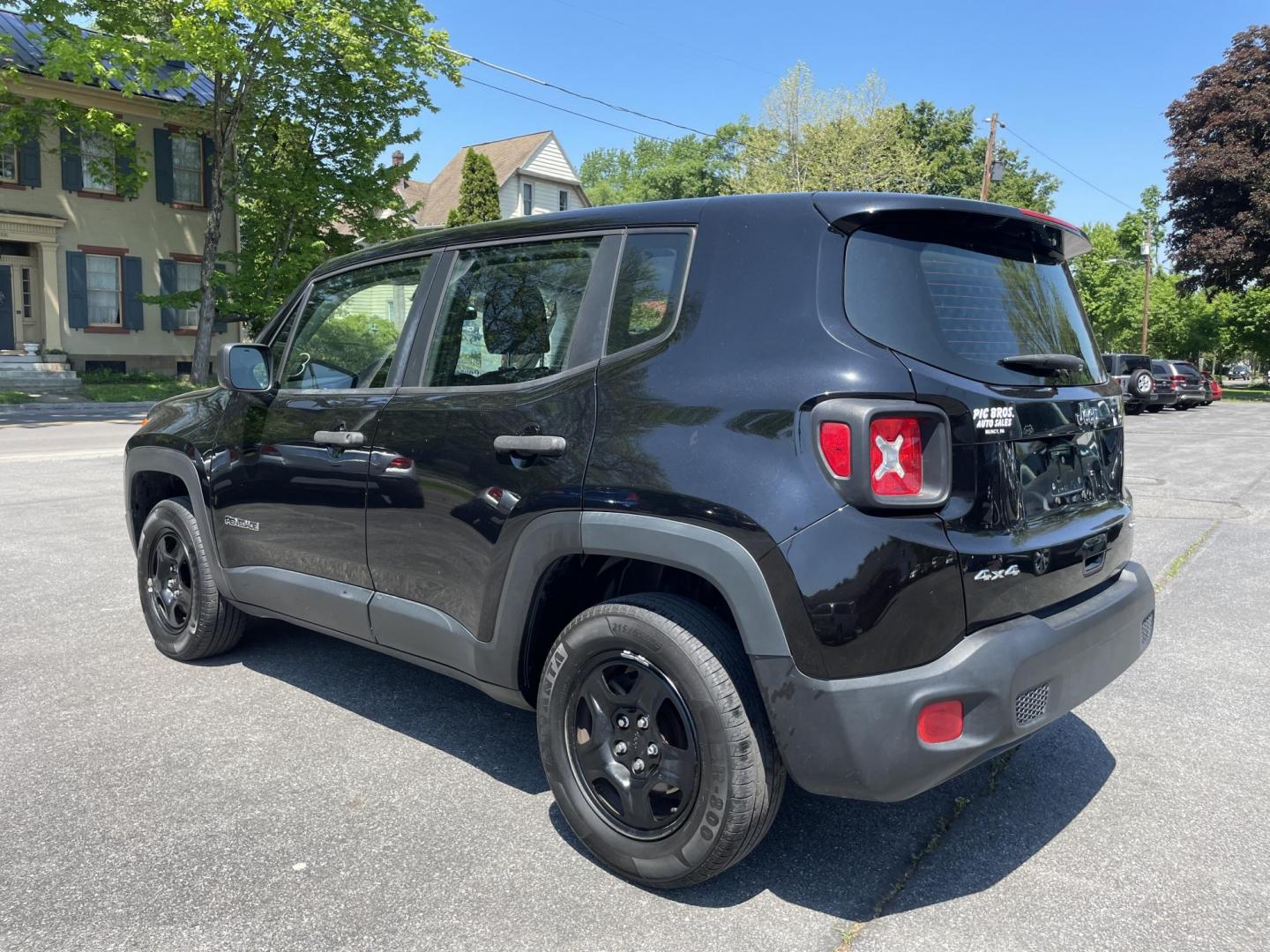 2018 Jeep Renegade Sport 4WD (ZACCJBAB5JP) with an 2.4L L4 DOHC 16V engine, 6a transmission, located at 101 N. Main Street, Muncy, PA, 17756, (570) 546-5462, 41.207691, -76.785942 - Photo#3