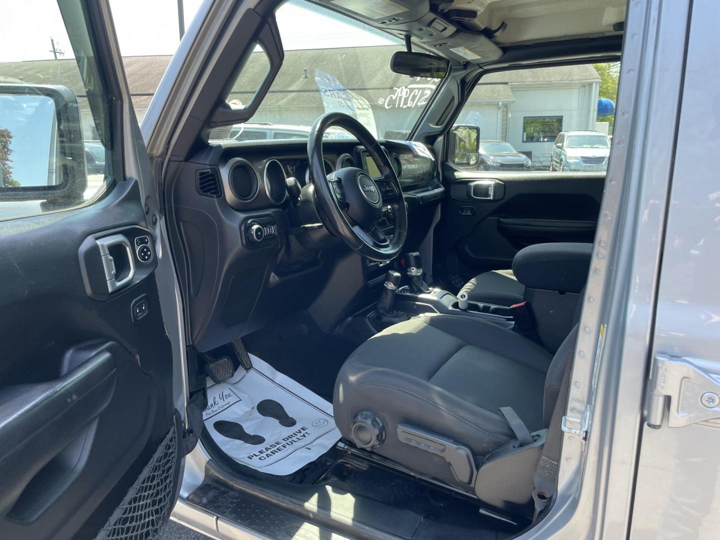 2019 Jeep Wrangler Unlimited Sport (1C4HJXDN5KW) with an 2.0L L4 DOHC 16V TURBO engine, 6A transmission, located at 101 N. Main Street, Muncy, PA, 17756, (570) 546-5462, 41.207691, -76.785942 - Photo#5