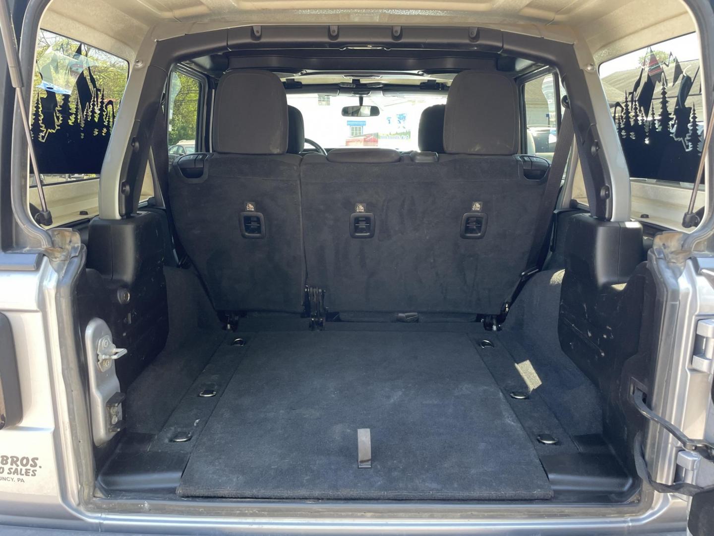 2019 Jeep Wrangler Unlimited Sport (1C4HJXDN5KW) with an 2.0L L4 DOHC 16V TURBO engine, 6A transmission, located at 101 N. Main Street, Muncy, PA, 17756, (570) 546-5462, 41.207691, -76.785942 - Photo#7