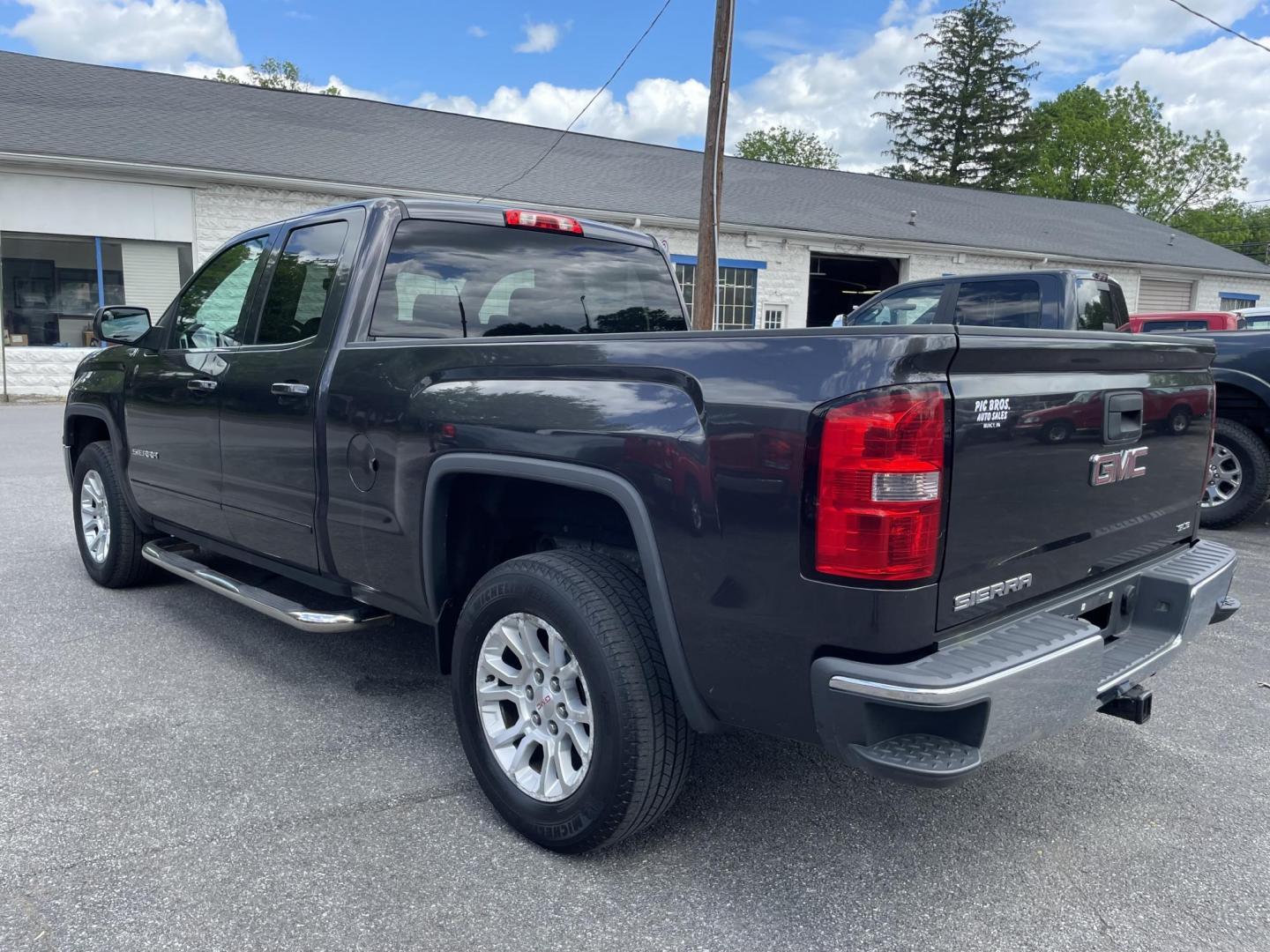2014 GMC Sierra 1500 SLE double. Cab 4WD (1GTV2UEC5EZ) with an 5.3L V8 OHV 16V engine, 6-Speed Automatic transmission, located at 101 N. Main Street, Muncy, PA, 17756, (570) 546-5462, 41.207691, -76.785942 - Photo#3