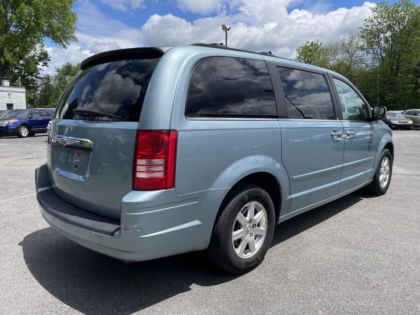 2008 BLUE /tan Chrysler Town & Country Touring (2A8HR54P78R) with an 3.8L V6 OHV 12V engine, 6-Speed Automatic Overdrive transmission, located at 101 N. Main Street, Muncy, PA, 17756, (570) 546-5462, 41.207691, -76.785942 - Photo#1