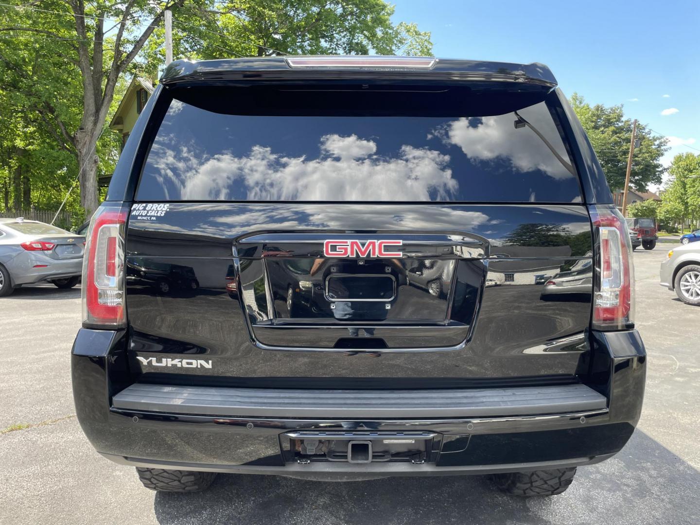 2017 GMC Yukon SLT 4WD (1GKS2BKC7HR) with an 5.3L V8 OHV 16V FFV engine, 6A transmission, located at 101 N. Main Street, Muncy, PA, 17756, (570) 546-5462, 41.207691, -76.785942 - Photo#6