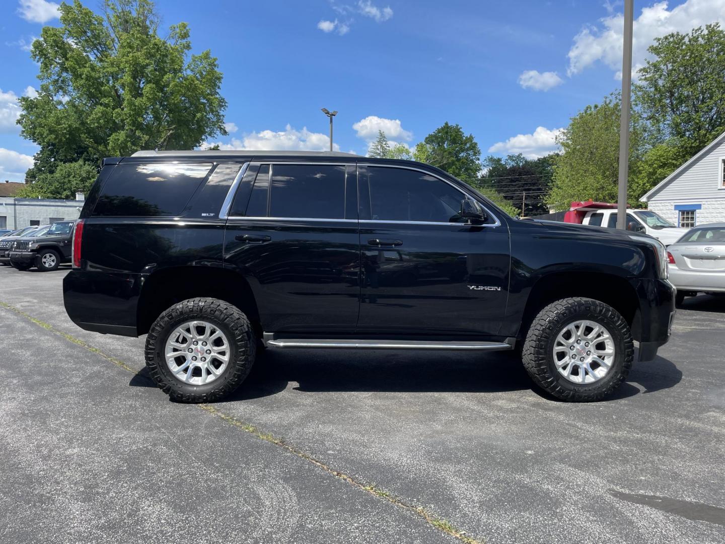 2017 GMC Yukon SLT 4WD (1GKS2BKC7HR) with an 5.3L V8 OHV 16V FFV engine, 6A transmission, located at 101 N. Main Street, Muncy, PA, 17756, (570) 546-5462, 41.207691, -76.785942 - Photo#5
