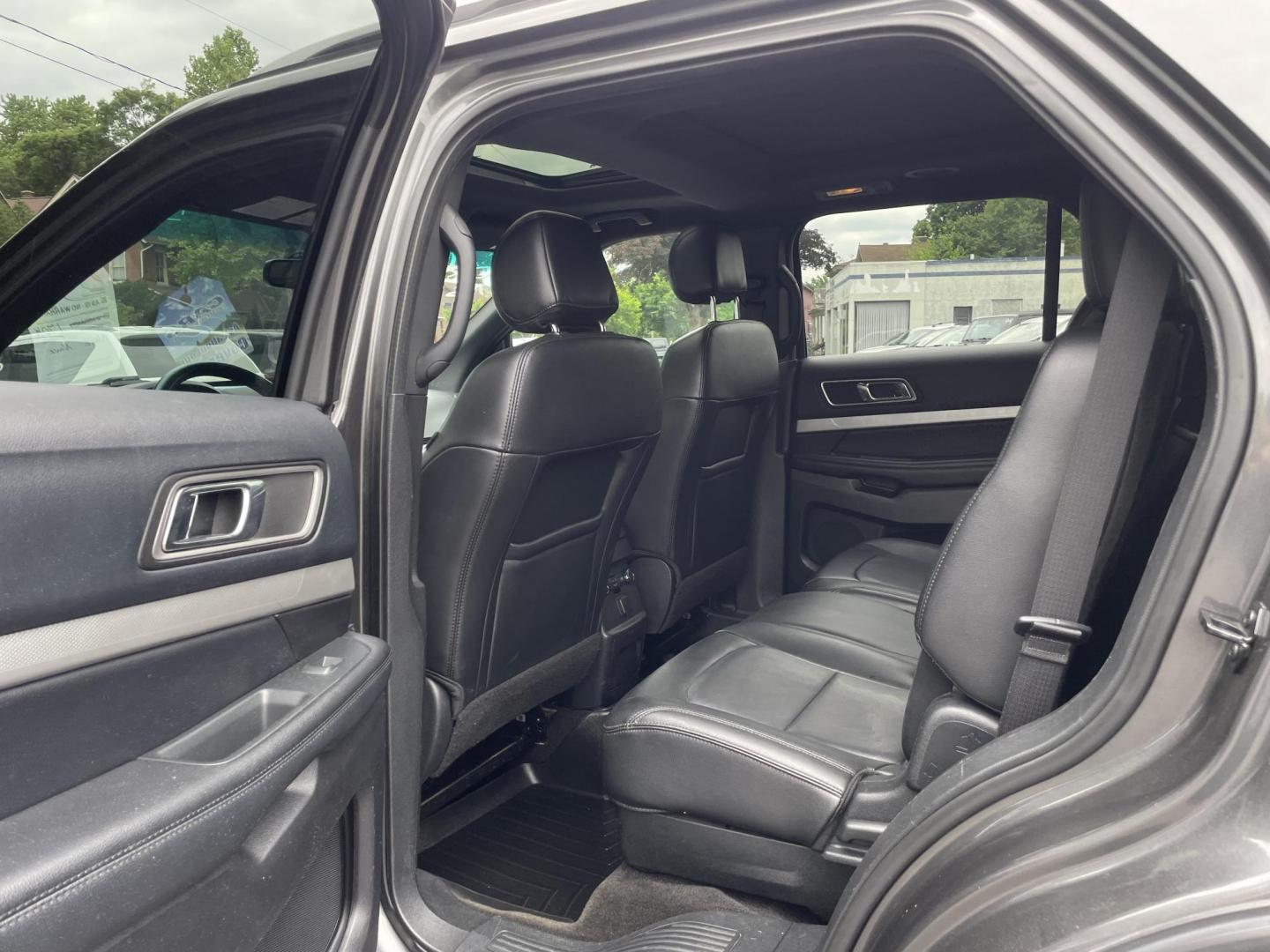 2016 Ford Explorer XLT 4WD (1FM5K8D80GG) with an 3.5L V6 DOHC 24V engine, 6-Speed Automatic transmission, located at 101 N. Main Street, Muncy, PA, 17756, (570) 546-5462, 41.207691, -76.785942 - Photo#6