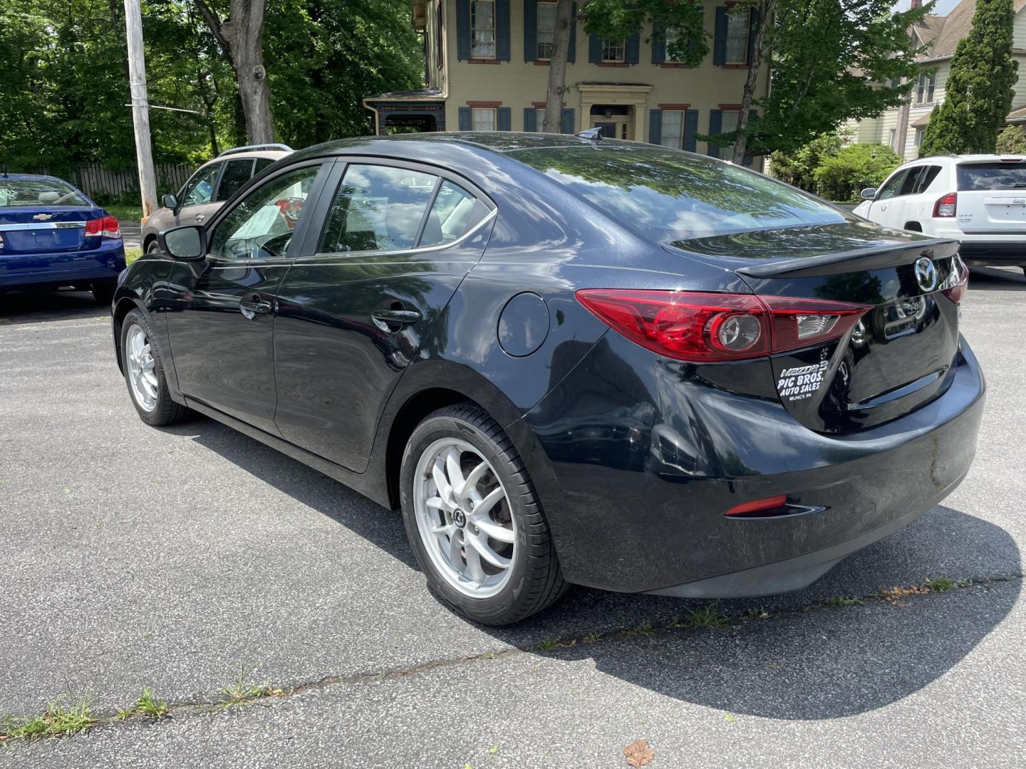 2017 Mazda MAZDA3 s Grand Touring AT 5-Door (3MZBN1W32HM) with an 2.5L L4 DOHC 16V engine, 6A transmission, located at 101 N. Main Street, Muncy, PA, 17756, (570) 546-5462, 41.207691, -76.785942 - Photo#3