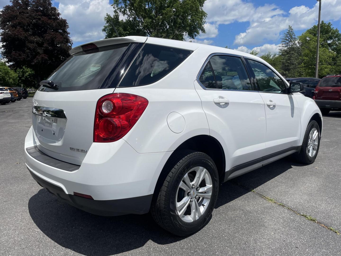 2015 White /black Chevrolet Equinox LS 2WD (2GNALAEK6F6) with an 2.4L L4 DOHC 16V FFV engine, 6-Speed Automatic transmission, located at 101 N. Main Street, Muncy, PA, 17756, (570) 546-5462, 41.207691, -76.785942 - Photo#3