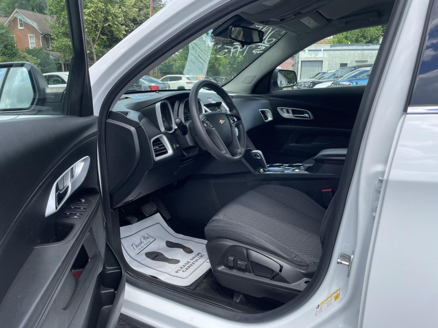 2015 White /black Chevrolet Equinox LS 2WD (2GNALAEK6F6) with an 2.4L L4 DOHC 16V FFV engine, 6-Speed Automatic transmission, located at 101 N. Main Street, Muncy, PA, 17756, (570) 546-5462, 41.207691, -76.785942 - Photo#4