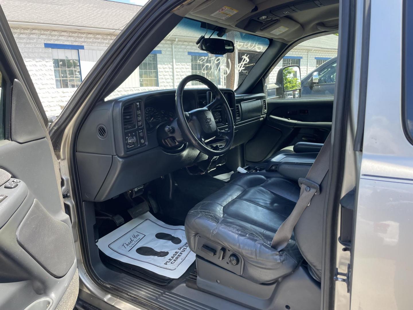 2002 Chevrolet Silverado 2500HD Ext. Cab Long Bed 4WD (1GCHK29U72E) with an 6.0L V8 OHV 16V engine, located at 101 N. Main Street, Muncy, PA, 17756, (570) 546-5462, 41.207691, -76.785942 - Photo#4