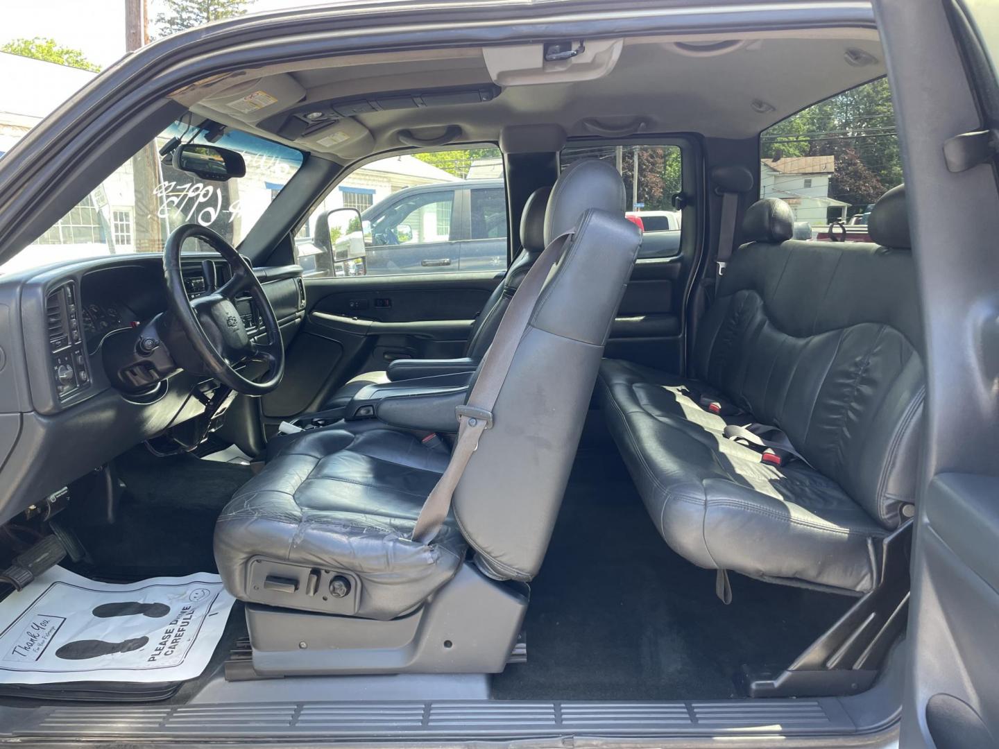 2002 Chevrolet Silverado 2500HD Ext. Cab Long Bed 4WD (1GCHK29U72E) with an 6.0L V8 OHV 16V engine, located at 101 N. Main Street, Muncy, PA, 17756, (570) 546-5462, 41.207691, -76.785942 - Photo#5