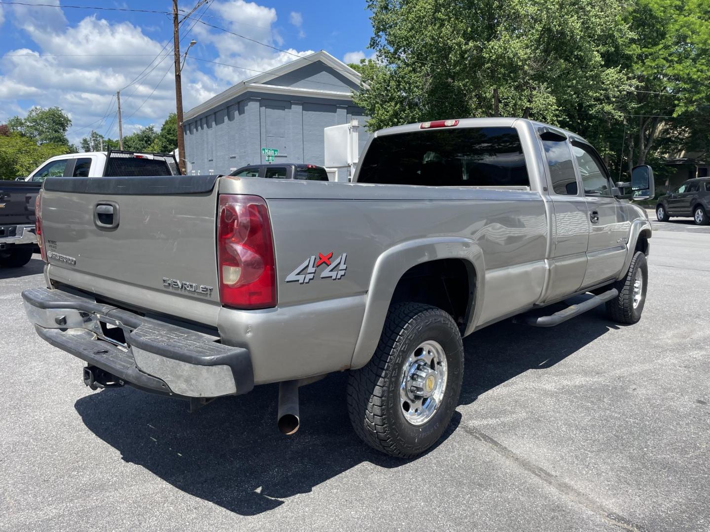 2002 Chevrolet Silverado 2500HD Ext. Cab Long Bed 4WD (1GCHK29U72E) with an 6.0L V8 OHV 16V engine, located at 101 N. Main Street, Muncy, PA, 17756, (570) 546-5462, 41.207691, -76.785942 - Photo#2
