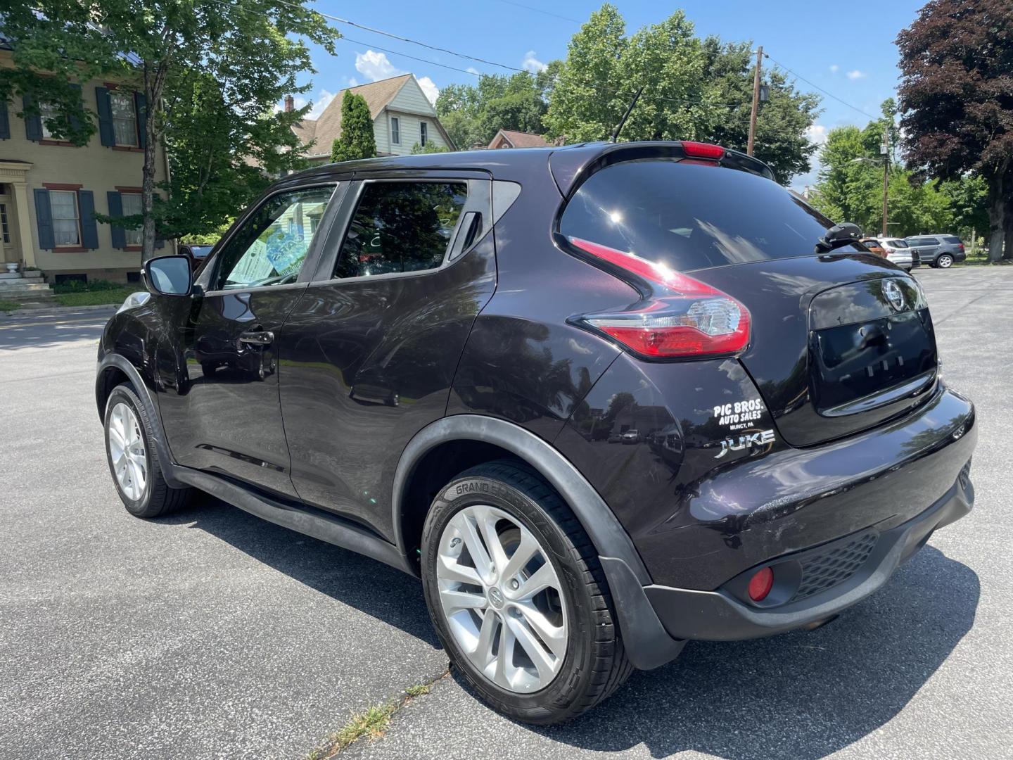 2016 Nissan Juke SL AWD (JN8AF5MV1GT) with an 1.6L L4 DOHC 16V engine, CVT transmission, located at 101 N. Main Street, Muncy, PA, 17756, (570) 546-5462, 41.207691, -76.785942 - Photo#3
