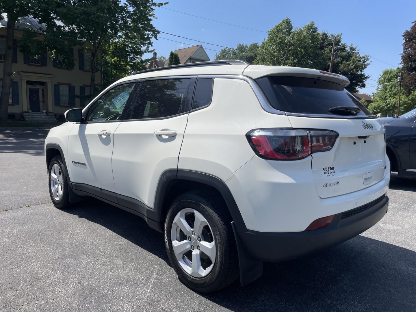 2018 Jeep Compass Sport 4WD (3C4NJDBB4JT) with an 2.4L L4 DOHC 16V engine, located at 101 N. Main Street, Muncy, PA, 17756, (570) 546-5462, 41.207691, -76.785942- Photo#3