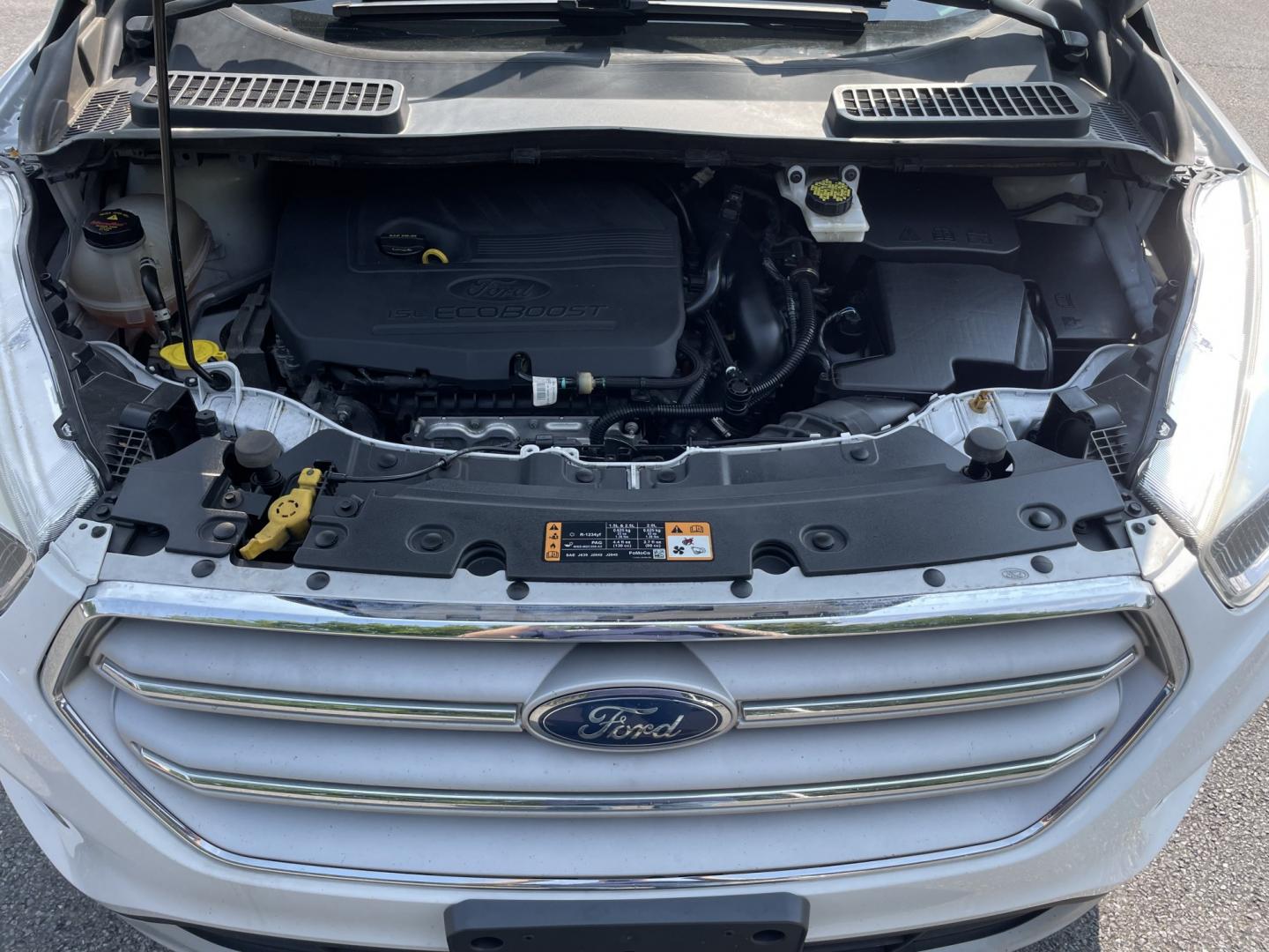 2018 White Ford Escape SE 4WD (1FMCU9GD4JU) with an 1.5L L4 DOHC 16V engine, 6A transmission, located at 101 N. Main Street, Muncy, PA, 17756, (570) 546-5462, 41.207691, -76.785942- Photo#8