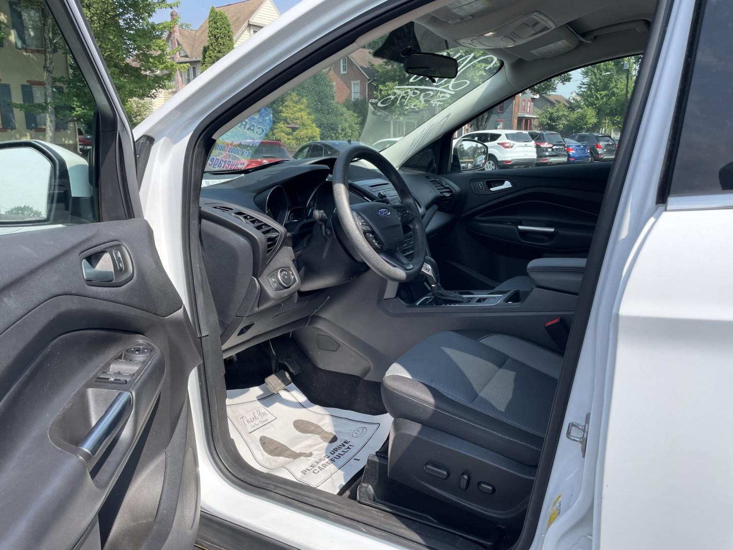 2018 White Ford Escape SE 4WD (1FMCU9GD4JU) with an 1.5L L4 DOHC 16V engine, 6A transmission, located at 101 N. Main Street, Muncy, PA, 17756, (570) 546-5462, 41.207691, -76.785942- Photo#5