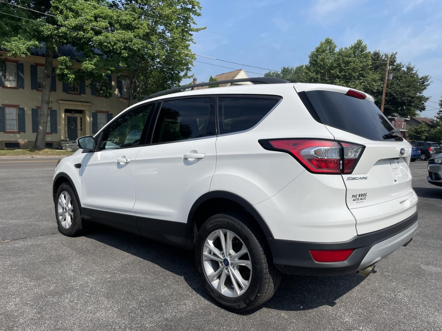 2018 White Ford Escape SE 4WD (1FMCU9GD4JU) with an 1.5L L4 DOHC 16V engine, 6A transmission, located at 101 N. Main Street, Muncy, PA, 17756, (570) 546-5462, 41.207691, -76.785942- Photo#2