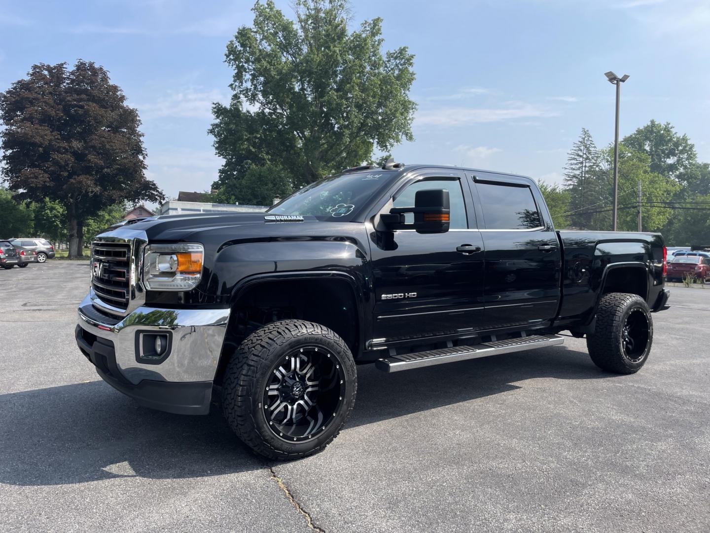 2018 GMC Sierra 2500HD SLE Crew Cab 4WD (1GT12SEY5JF) with an 6.6L V8 OHV 16 DIESEL engine, 6A transmission, located at 101 N. Main Street, Muncy, PA, 17756, (570) 546-5462, 41.207691, -76.785942- Photo#4
