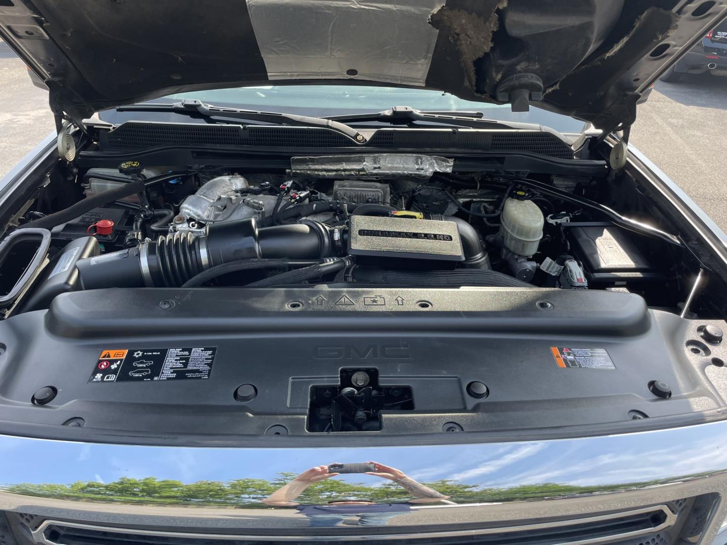 2018 GMC Sierra 2500HD SLE Crew Cab 4WD (1GT12SEY5JF) with an 6.6L V8 OHV 16 DIESEL engine, 6A transmission, located at 101 N. Main Street, Muncy, PA, 17756, (570) 546-5462, 41.207691, -76.785942- Photo#11