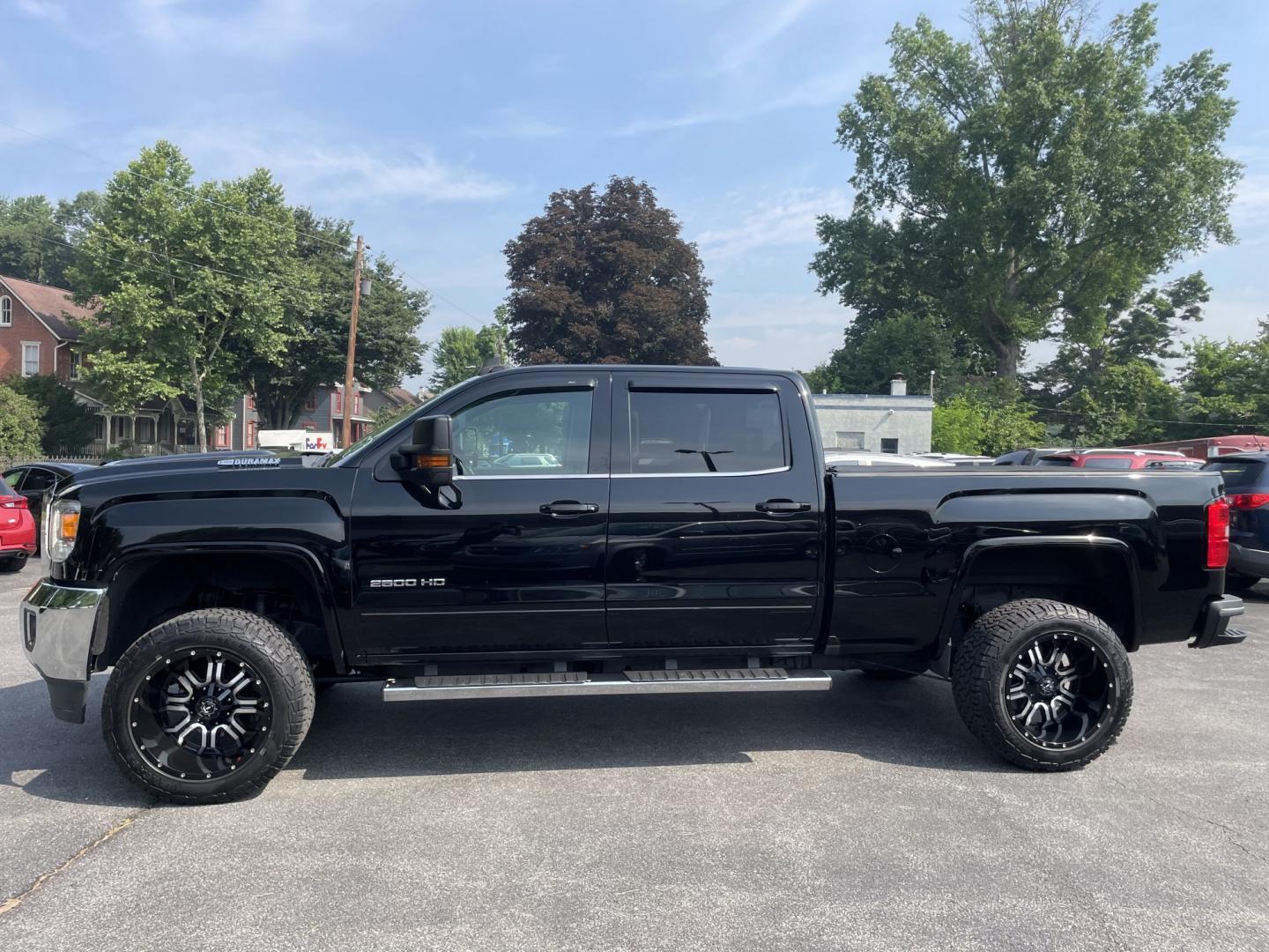 2018 GMC Sierra 2500HD SLE Crew Cab 4WD (1GT12SEY5JF) with an 6.6L V8 OHV 16 DIESEL engine, 6A transmission, located at 101 N. Main Street, Muncy, PA, 17756, (570) 546-5462, 41.207691, -76.785942- Photo#5