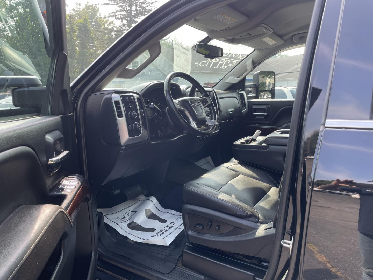 2018 GMC Sierra 2500HD SLE Crew Cab 4WD (1GT12SEY5JF) with an 6.6L V8 OHV 16 DIESEL engine, 6A transmission, located at 101 N. Main Street, Muncy, PA, 17756, (570) 546-5462, 41.207691, -76.785942- Photo#9