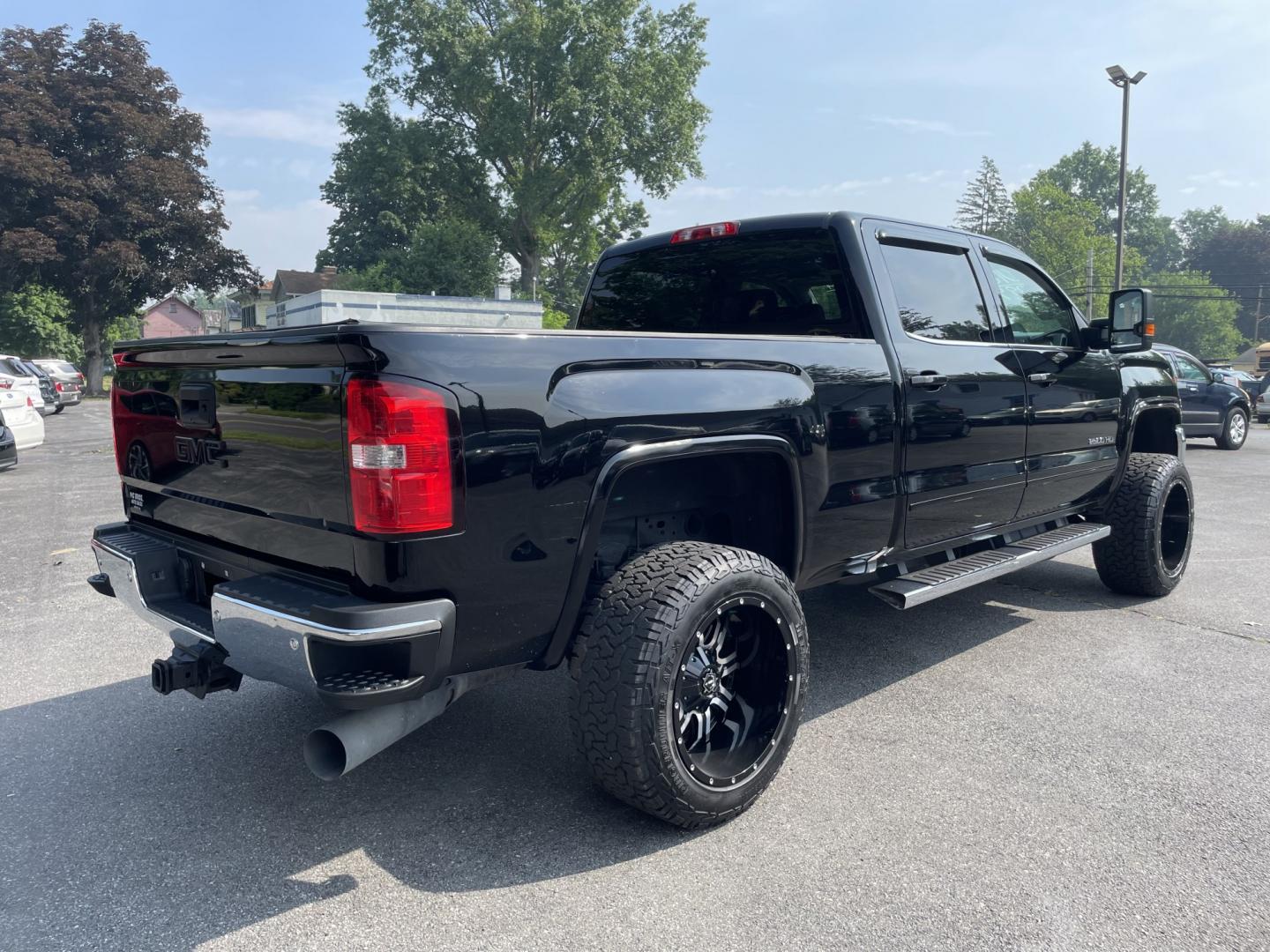 2018 GMC Sierra 2500HD SLE Crew Cab 4WD (1GT12SEY5JF) with an 6.6L V8 OHV 16 DIESEL engine, 6A transmission, located at 101 N. Main Street, Muncy, PA, 17756, (570) 546-5462, 41.207691, -76.785942- Photo#2