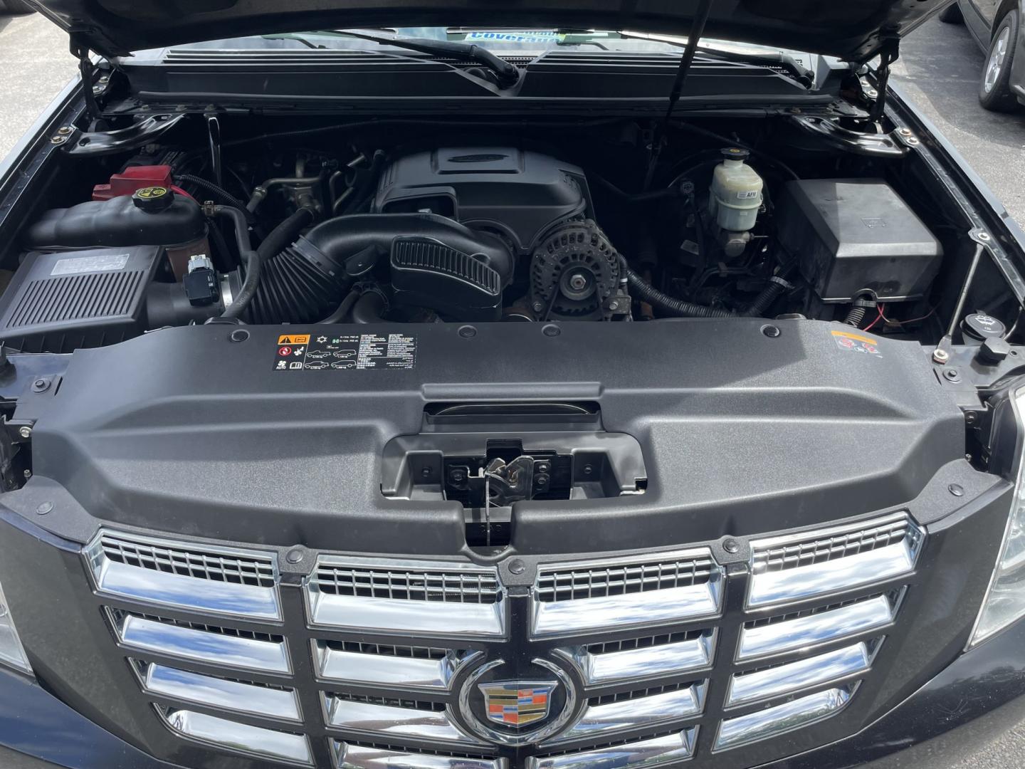 2013 /black Cadillac Escalade AWD Luxury (1GYS4BEF5DR) with an 6.2L V8 OHV 16V FFV engine, 6-Speed Automatic transmission, located at 101 N. Main Street, Muncy, PA, 17756, (570) 546-5462, 41.207691, -76.785942- Photo#10