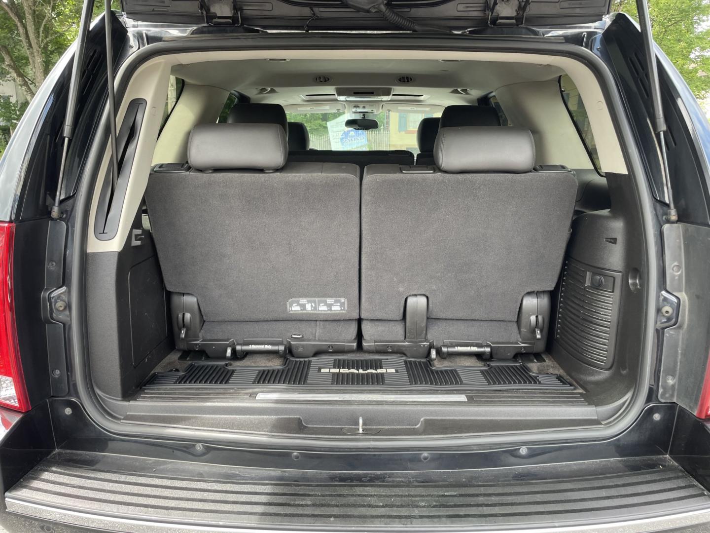 2013 /black Cadillac Escalade AWD Luxury (1GYS4BEF5DR) with an 6.2L V8 OHV 16V FFV engine, 6-Speed Automatic transmission, located at 101 N. Main Street, Muncy, PA, 17756, (570) 546-5462, 41.207691, -76.785942- Photo#9