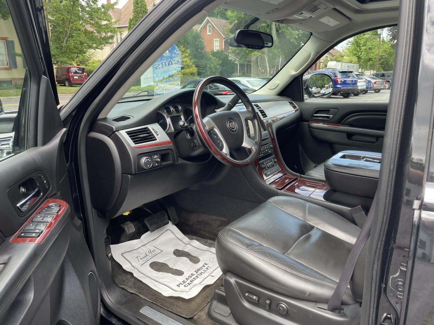 2013 /black Cadillac Escalade AWD Luxury (1GYS4BEF5DR) with an 6.2L V8 OHV 16V FFV engine, 6-Speed Automatic transmission, located at 101 N. Main Street, Muncy, PA, 17756, (570) 546-5462, 41.207691, -76.785942- Photo#6
