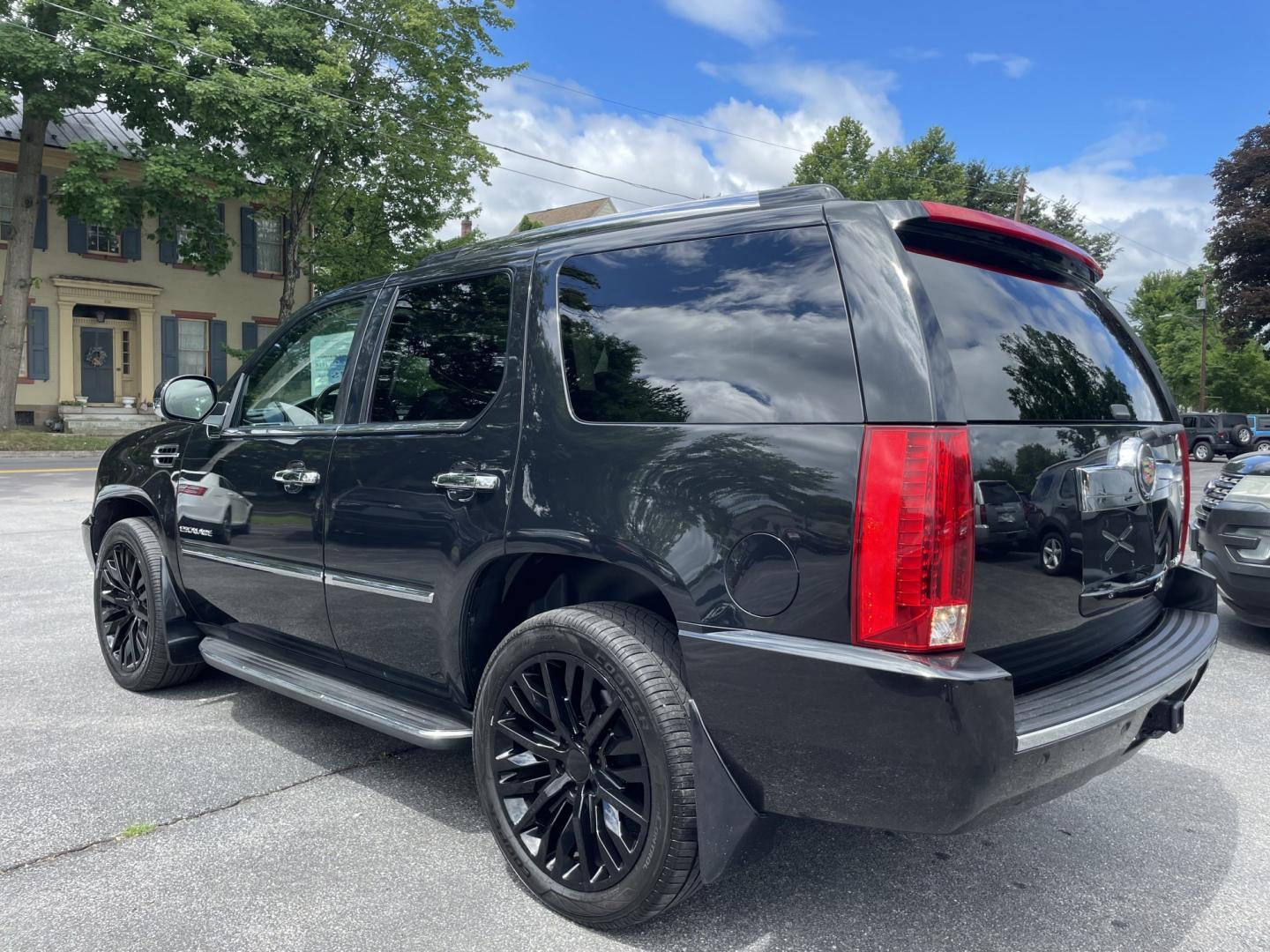 2013 /black Cadillac Escalade AWD Luxury (1GYS4BEF5DR) with an 6.2L V8 OHV 16V FFV engine, 6-Speed Automatic transmission, located at 101 N. Main Street, Muncy, PA, 17756, (570) 546-5462, 41.207691, -76.785942- Photo#3