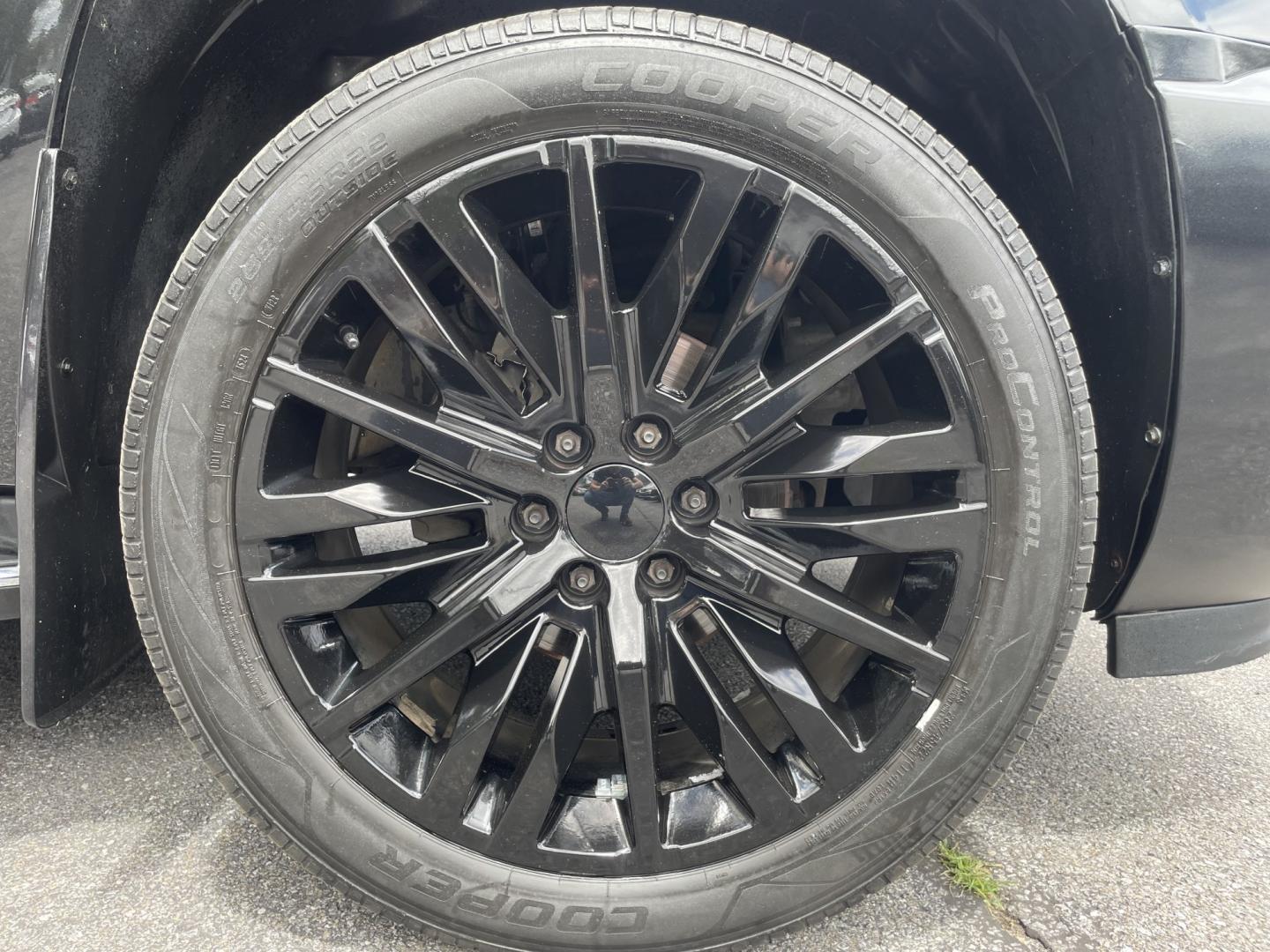 2013 /black Cadillac Escalade AWD Luxury (1GYS4BEF5DR) with an 6.2L V8 OHV 16V FFV engine, 6-Speed Automatic transmission, located at 101 N. Main Street, Muncy, PA, 17756, (570) 546-5462, 41.207691, -76.785942- Photo#4
