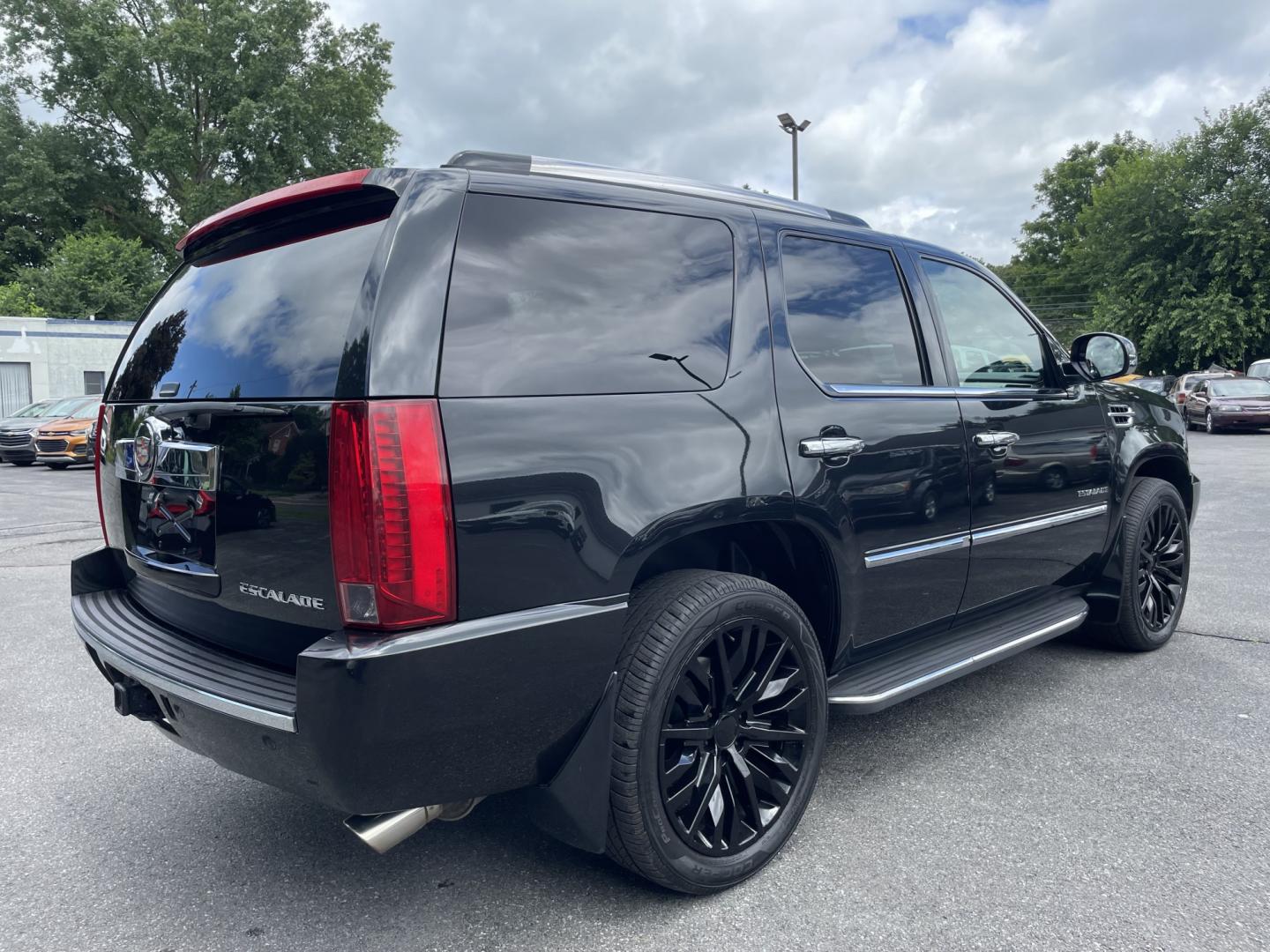 2013 /black Cadillac Escalade AWD Luxury (1GYS4BEF5DR) with an 6.2L V8 OHV 16V FFV engine, 6-Speed Automatic transmission, located at 101 N. Main Street, Muncy, PA, 17756, (570) 546-5462, 41.207691, -76.785942- Photo#2