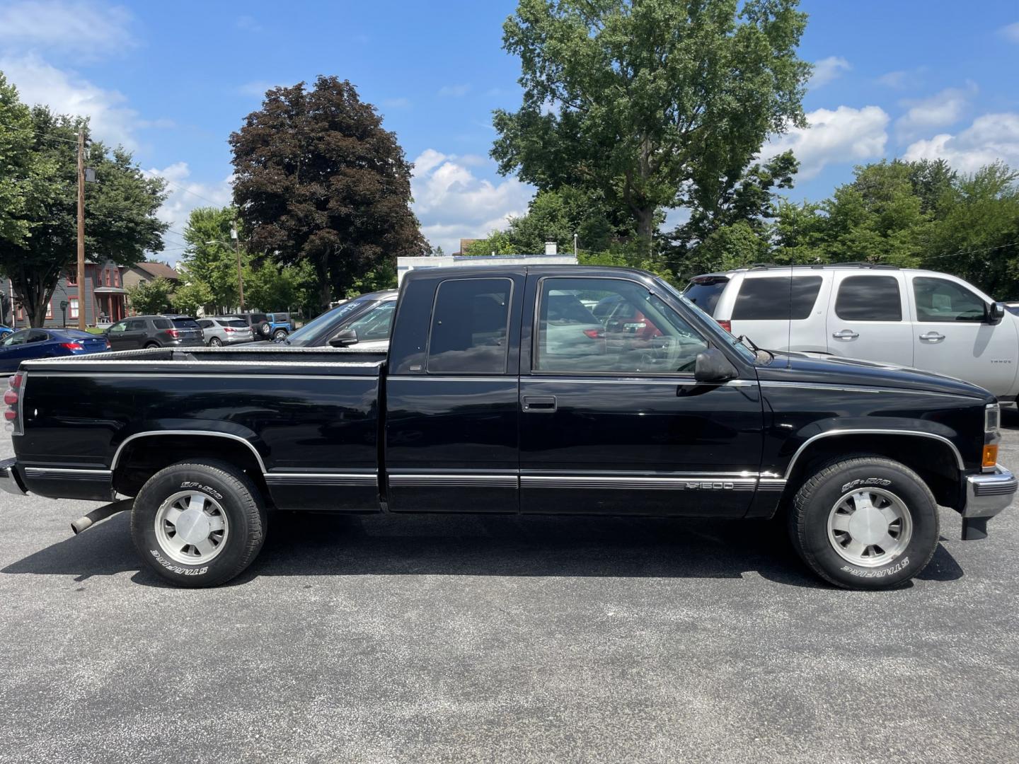 1998 Chevrolet C/K 1500 Ext. Cab 6.5-ft. Bed 2WD (1GCEC19M0WE) with an 5.0L V8 VIH 16V engine, located at 101 N. Main Street, Muncy, PA, 17756, (570) 546-5462, 41.207691, -76.785942- Photo#4