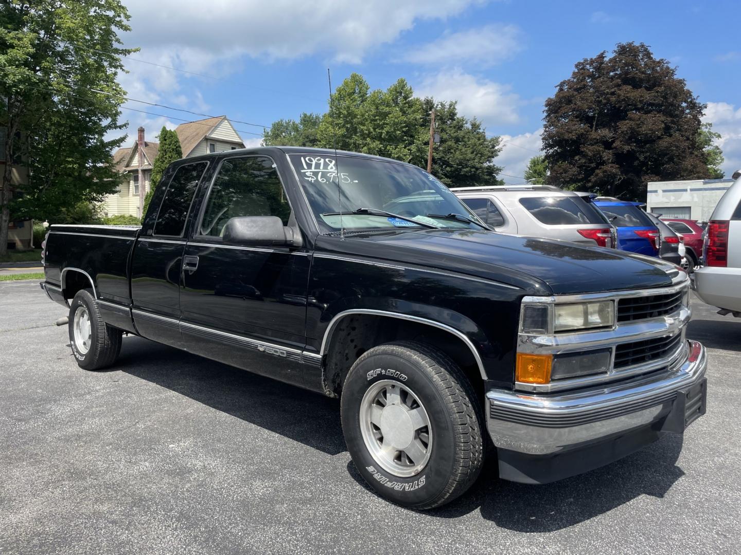 1998 Chevrolet C/K 1500 Ext. Cab 6.5-ft. Bed 2WD (1GCEC19M0WE) with an 5.0L V8 VIH 16V engine, located at 101 N. Main Street, Muncy, PA, 17756, (570) 546-5462, 41.207691, -76.785942- Photo#2