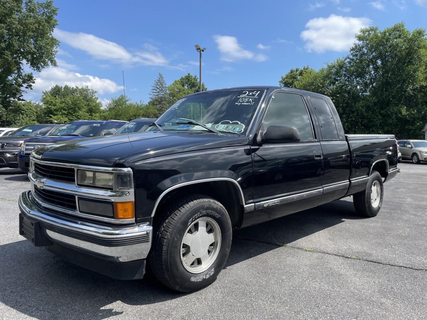1998 Chevrolet C/K 1500 Ext. Cab 6.5-ft. Bed 2WD (1GCEC19M0WE) with an 5.0L V8 VIH 16V engine, located at 101 N. Main Street, Muncy, PA, 17756, (570) 546-5462, 41.207691, -76.785942- Photo#0