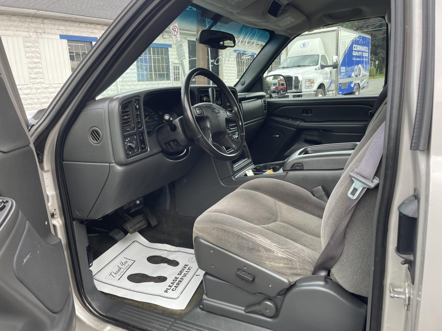 2006 Chevrolet Silverado 1500 LS Ext. Cab 4WD (1GCEK19B76Z) with an 5.3L V8 OHV 16V engine, 4A OD transmission, located at 101 N. Main Street, Muncy, PA, 17756, (570) 546-5462, 41.207691, -76.785942- Photo#4