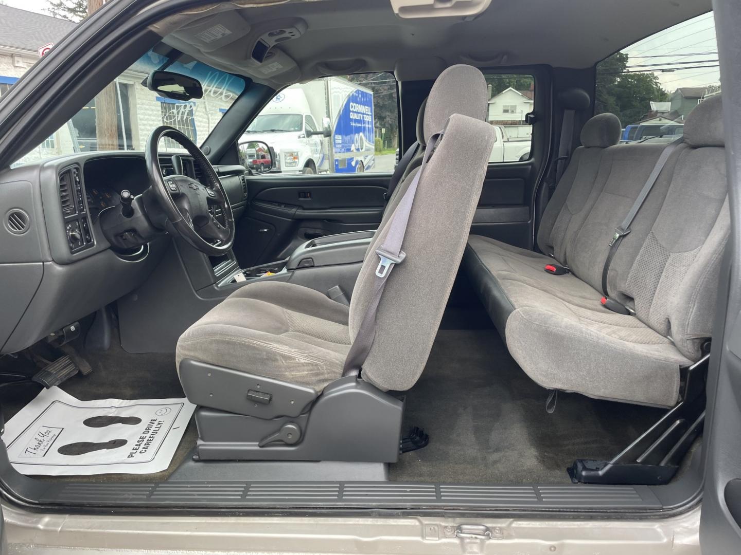 2006 Chevrolet Silverado 1500 LS Ext. Cab 4WD (1GCEK19B76Z) with an 5.3L V8 OHV 16V engine, 4A OD transmission, located at 101 N. Main Street, Muncy, PA, 17756, (570) 546-5462, 41.207691, -76.785942- Photo#5